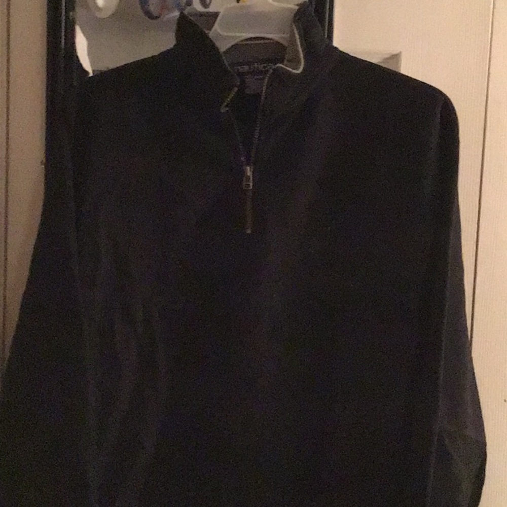NAUTICA black sweat shirt